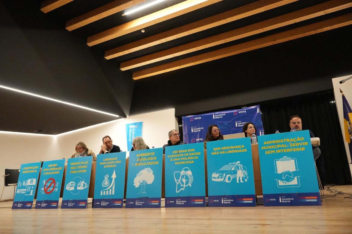 Plenário de membros da Iniciativa Liberal Almada